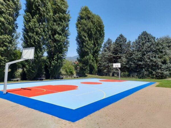 Campetto di basket all'aperto